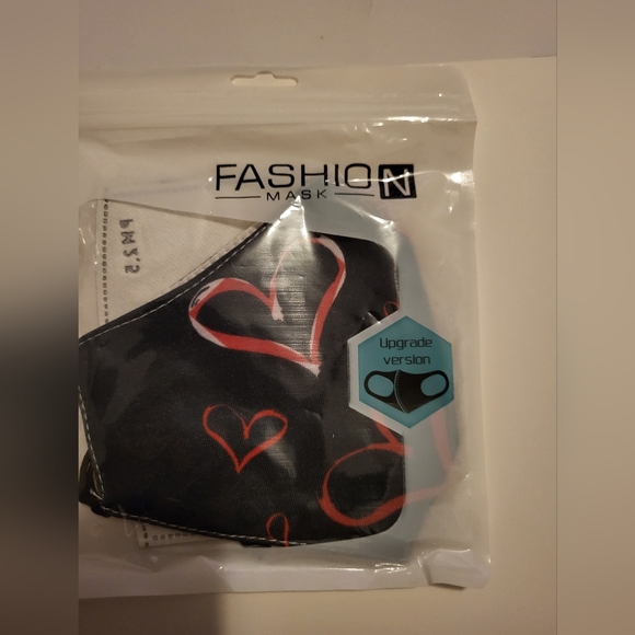 Heart Facemasks, Adult in 5 Designs, Lot of  35 - Picture 6 of 14